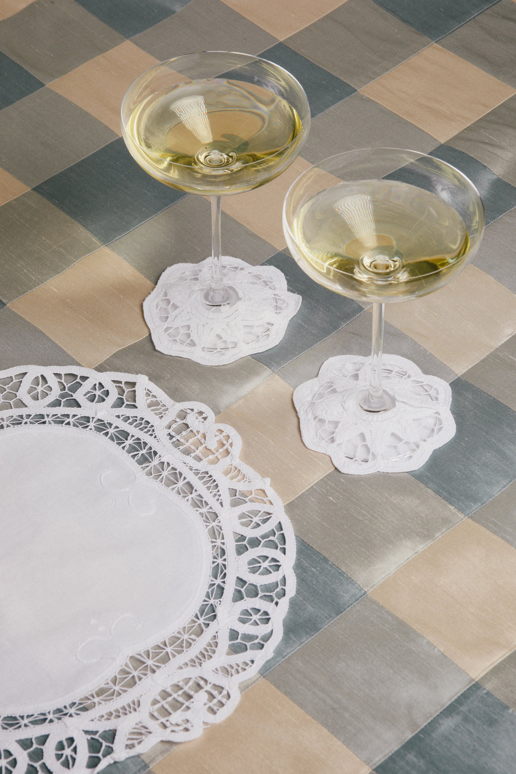 Lace Wine Bib Set
